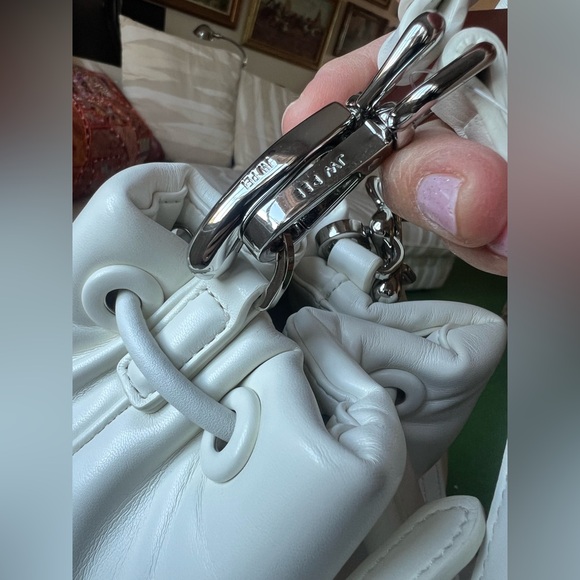 NEW JW PEI YULIA FAUX LEATHER BUCKET COLOR IVORY. Two straps removables - Picture 8 of 15